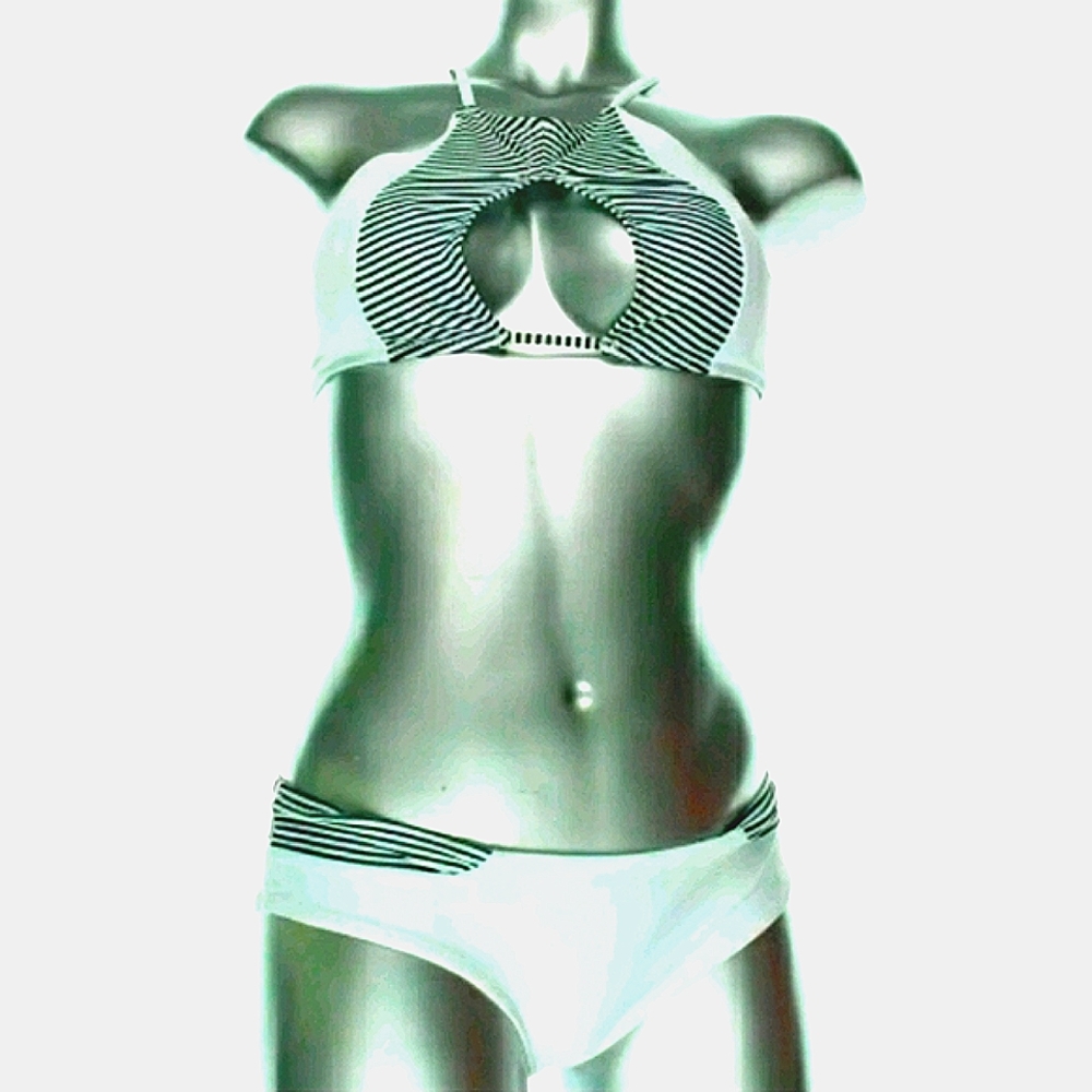 NWT Sexy keyhole halter top 2 pc bikini swim set. Cleavage Top